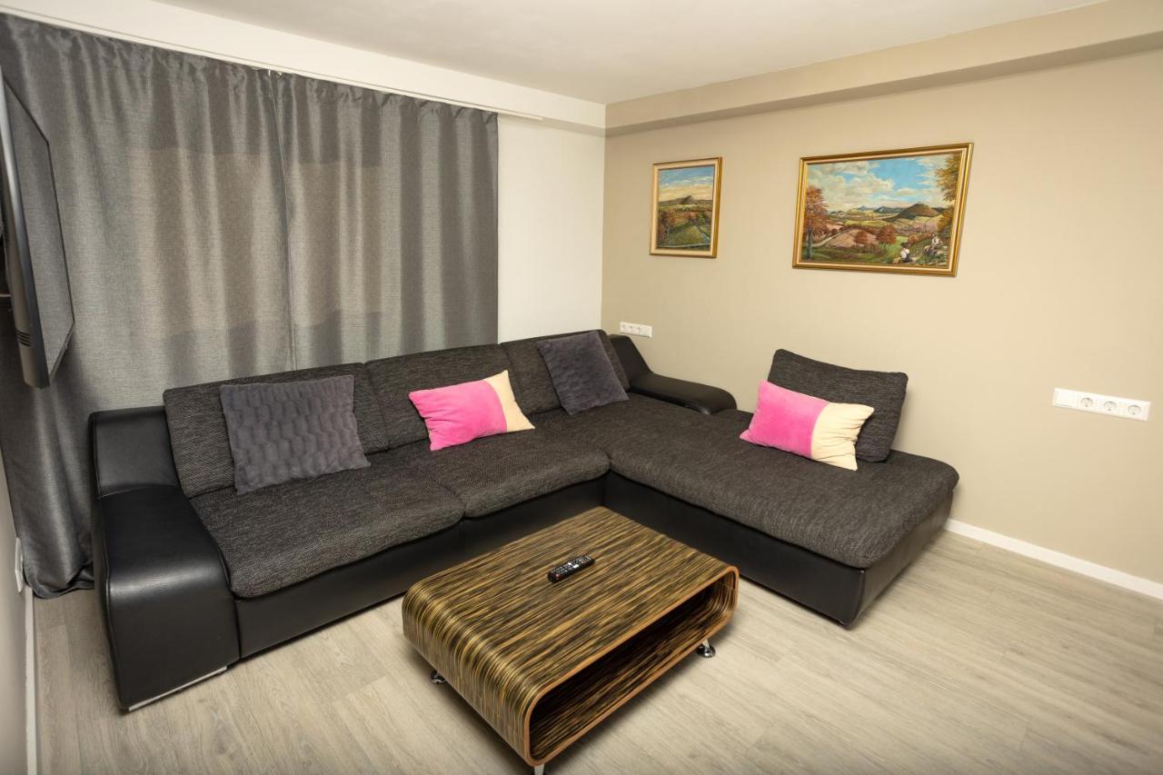 Frickenhausen  Ferienwohnung Burgblick Im Neuffener Tal Mit Sauna Und Wallbox מראה חיצוני תמונה